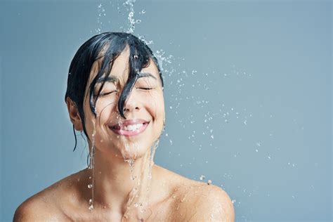 baisée sous la douche